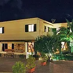 Ξενοδοχείο με διαμερίσματα La Giara 4*